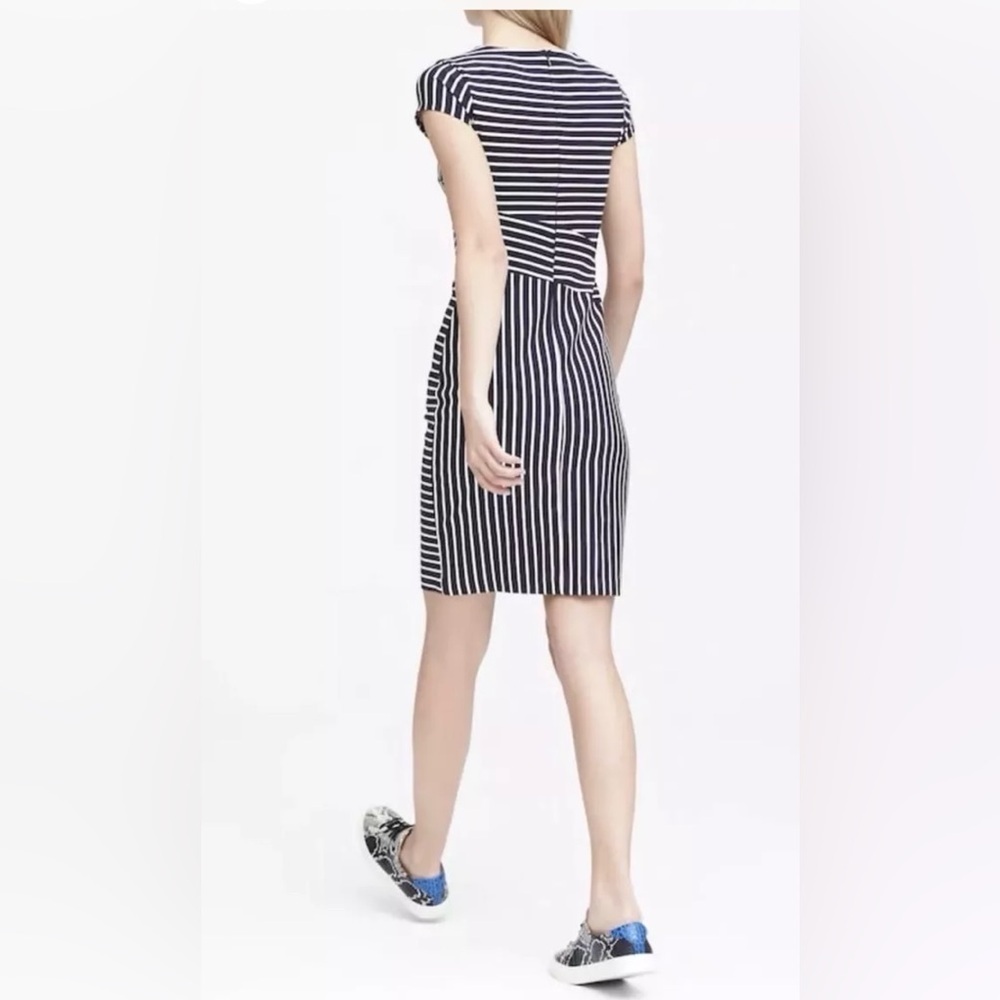 Banana Republic Sheath Dress Sz 00P Navy Blue White Striped Cap Sleeve Ponte - Picture 2 of 10